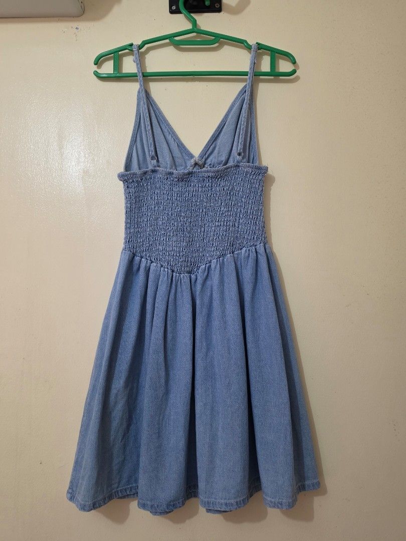 Forever 21 Denim Smocked Mini Dress (Category: Dresses) located in Cavite. Submitted by lynnemay (Listing ID 1458589072, Image 2). Description: .