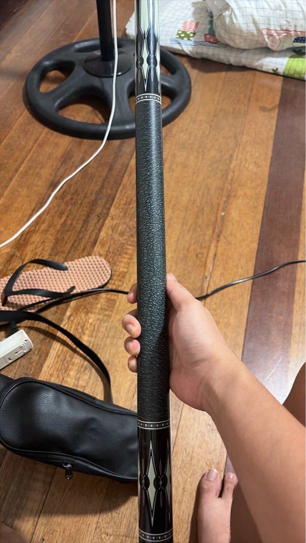 Full Carbon Cue Stick (Category: Billiards and Bowling) located in Manila. Submitted by ivan_ruego (Listing ID 1458559520, Image 3). Description: Full Carbon Cue Stick 19oz 12.5mm With Hard Case and Gloves Slightly nego.