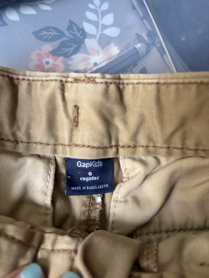 Gap Kids Khaki Short (Size 5) (Category: Babies & Kids Fashion) located in Manila. Submitted by decluttering_me (Listing ID 1458510682, Image 3). Description: store bought,not ukay.
