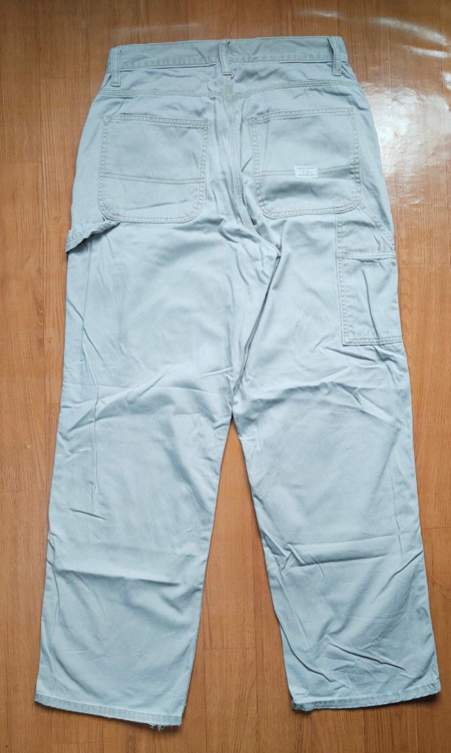 GAP PANTS CARPENTER (Category: Jeans) located in Pasig City. Submitted by melvincorre004 (Listing ID 1458526865, Image 3). Description: FS! GAP carpenter pants beige color 9/10 ukay hunt no issue good as PSG W - 30 L - 39.5.