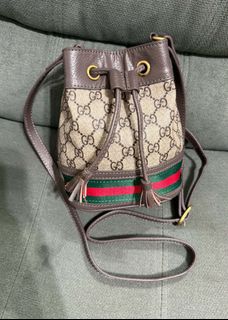 (Category: ) located in . Submitted by luxxechic (Listing ID 1458553381, Image 1). Description: .