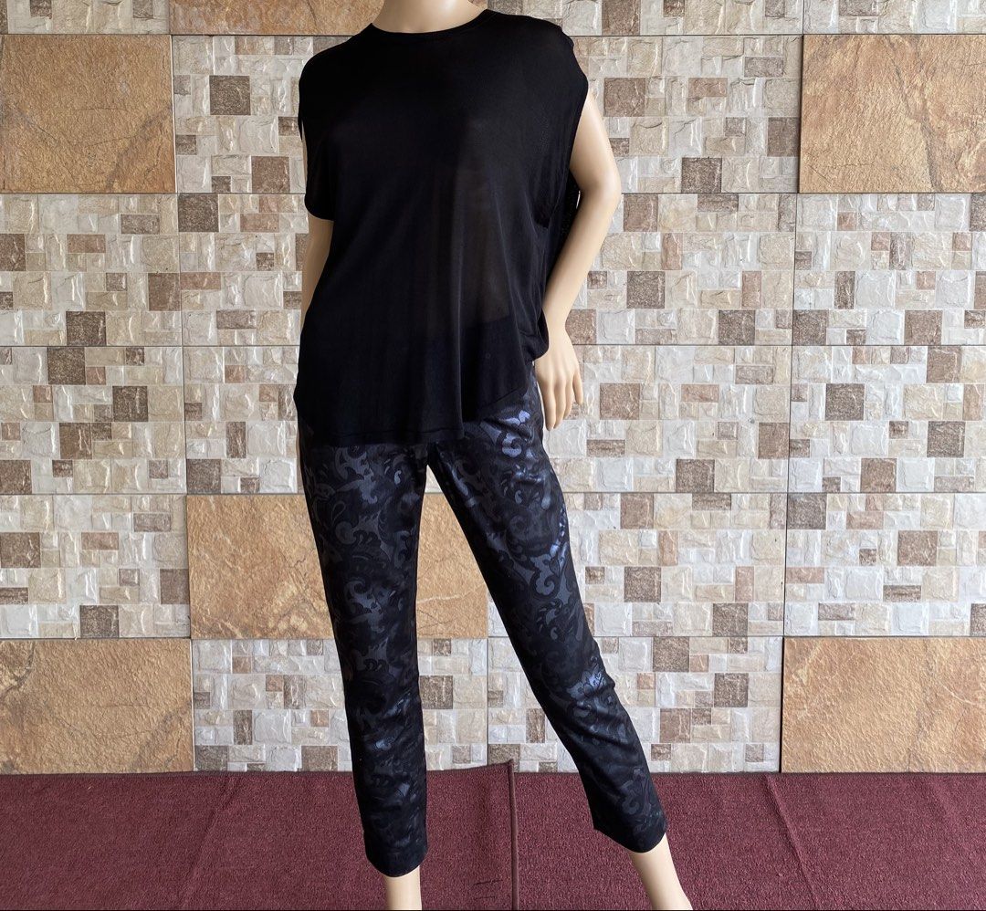 GIANNI VERSACE - JACQUARD DESIGN JEANS (Category: Luxury Apparel) located in Bacolod City. Submitted by timelessbyjosh (Listing ID 1458574729, Image 1). Description: BEST FOR CASUAL & FORMAL OUTFITS SIZE : 27 ACTUAL COLOR : BLACK & DARK GREY COLOR RATE : 10 OUT OF 10 CONDITION : BRANDNEW MATERIAL : 97 % COTTON & 3 % ELASTANE MADE IN : ROMANIA FLAWS : NONE DIMENSIONS WAIST - 28 LENGTH - 34. 5 THIGH - 9. 5 LEG OPENING - 6 MEASUREMENT TAKEN WHILE LA