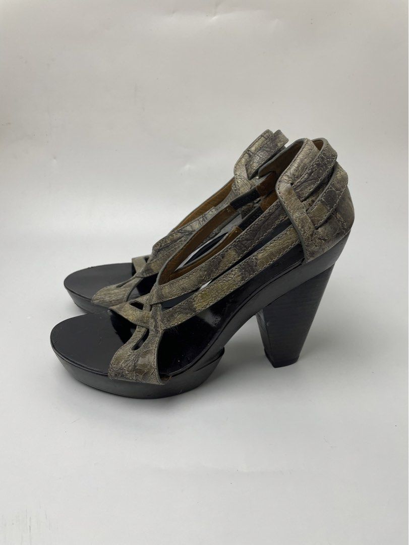 Givenchy Stacked Heel Open Toe Textured Leather Strappy (Category: Heels) located in Manila. Submitted by rdtp2 (Listing ID 1458517489, Image 2). Description: size 35.5 issue makikita sa last pic but still good condition 9/10.