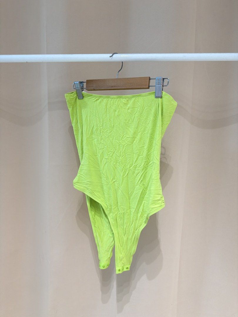 green bandeau top (Category: Blouses) located in Antipolo. Submitted by pascualkarie (Listing ID 1458646727, Image 2). Description: .