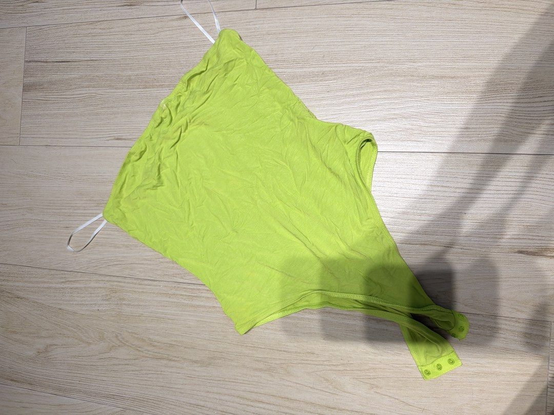 green bandeau top (Category: Blouses) located in Antipolo. Submitted by pascualkarie (Listing ID 1458646727, Image 3). Description: .