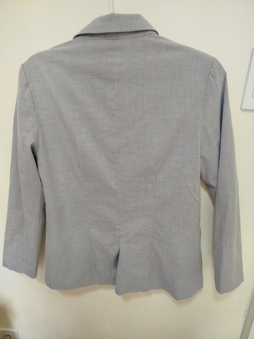 Grey Coat (Category: Coats, Jackets and Outerwear) located in Bacoor. Submitted by gayle_xxiii (Listing ID 1458587857, Image 3). Description: .