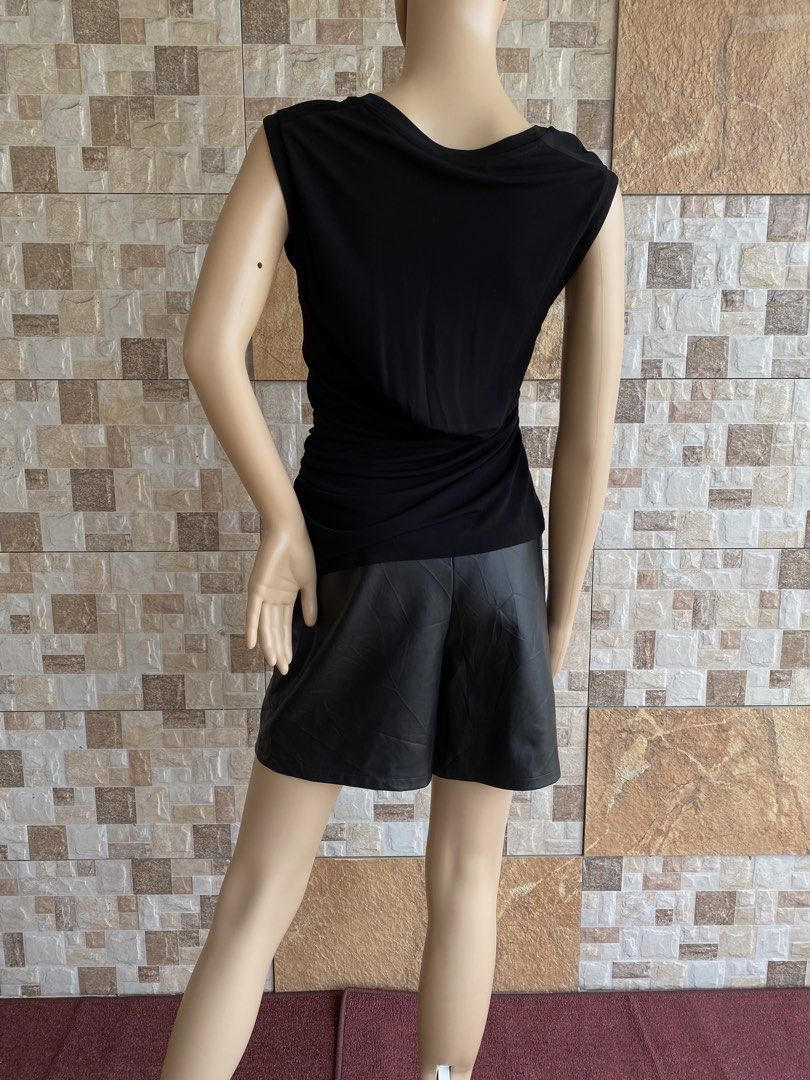 GU - LEATHER SHORTS (Category: Shorts) located in Bacolod City. Submitted by timelessbyjosh (Listing ID 1458655537, Image 3). Description: BEST FOR CASUAL OUTFITS SIZE : SMALL ACTUAL COLOR : BLACK COLOR RATE : 10 OUT OF 10 CONDITION : NEAR NEW MATERIAL : 100 % COTTON ( LIGHT LEATHER OUTSIDE ) & SOFT LINING INSIDE MADE IN : INDONESIA FLAWS : NONE DIMENSIONS WAIST - 25 LENGTH - 17. 5 THIGH - 12 LEG OPENING - 11. 5 MEASUREMENT TAKEN WHILE LAYING FLA