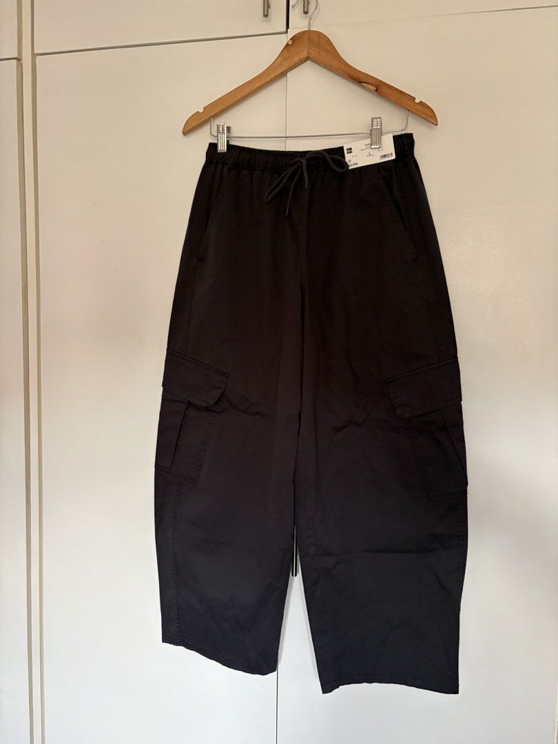 GU barrel cargo pants (Category: Other Bottoms) located in Las Pinas. Submitted by shop.y5 (Listing ID 1458585335, Image 2). Description: Gray - medium and large Olive - medium and large Dark gray - medium and large.