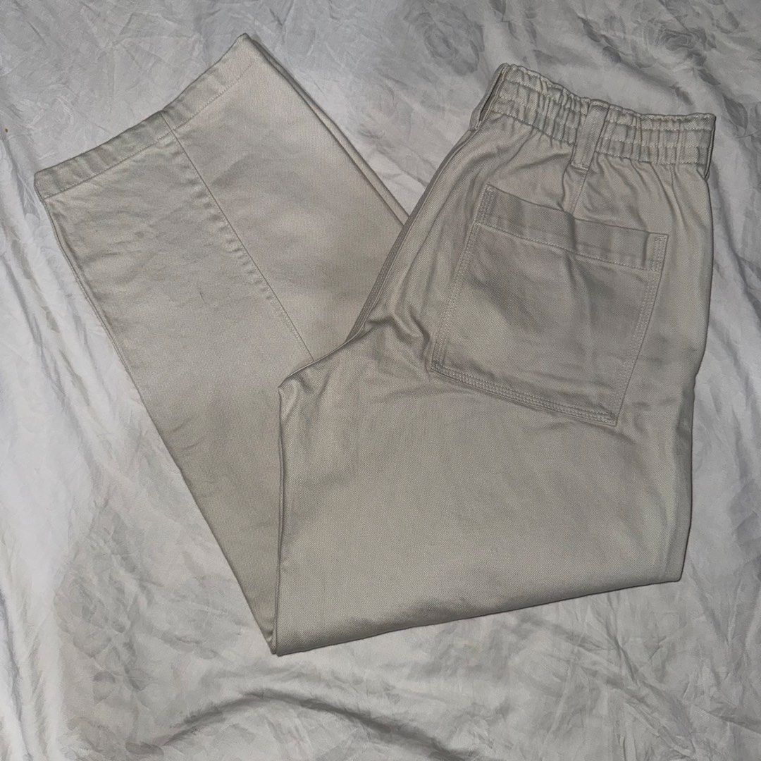 GU barrel leg work pants (Ivory white, size 32.5) (Category: Jeans) located in Bulacan. Submitted by lathecreator (Listing ID 1458498490, Image 3). Description: GU barrel leg work pants Brand new size: (L) 32.5-can stretch to 34 length: 41.5 hem: 10.