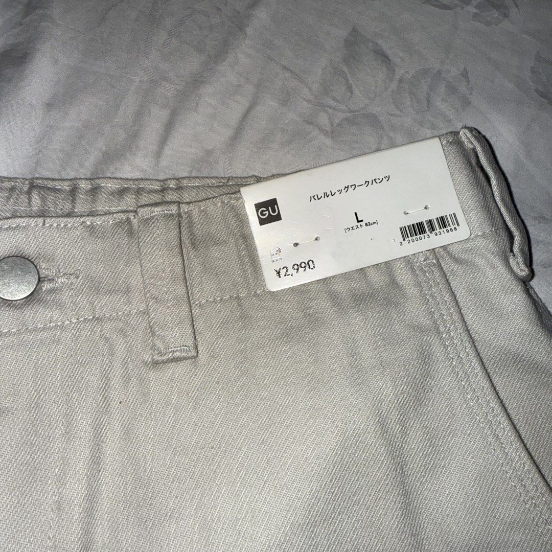 GU barrel leg work pants (Ivory white, size 32.5) (Category: Jeans) located in Bulacan. Submitted by lathecreator (Listing ID 1458498490, Image 2). Description: GU barrel leg work pants Brand new size: (L) 32.5-can stretch to 34 length: 41.5 hem: 10.
