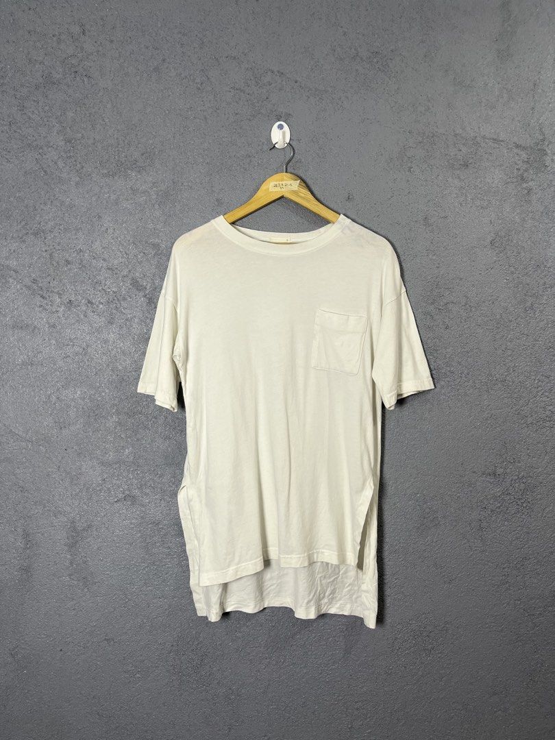 GU White Pocket T-Shirt Size M (Category: Shirts) located in Famy. Submitted by basicthrifted (Listing ID 1458649774, Image 1). Description: - Basic white tee from GU - Single pocket on left chest - Relaxed fit with a slightly longer back hem - Crew neck, short sleeves - Easy to style for everyday wear - Check measurements in photos.