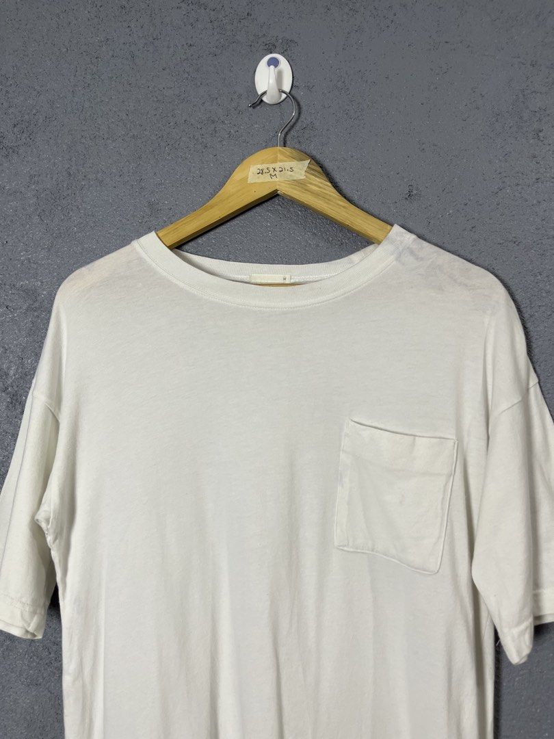 GU White Pocket T-Shirt Size M (Category: Shirts) located in Famy. Submitted by basicthrifted (Listing ID 1458649774, Image 2). Description: - Basic white tee from GU - Single pocket on left chest - Relaxed fit with a slightly longer back hem - Crew neck, short sleeves - Easy to style for everyday wear - Check measurements in photos.