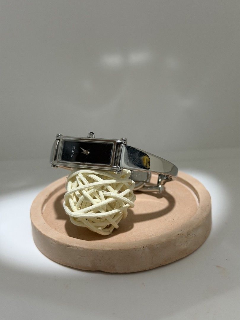 Gucci 1500L Quartz Watch (Category: Luxury Watches) located in Iba. Submitted by kamira.ni.rosi (Listing ID 1458586019, Image 2). Description: Gucci 1500L Quartz Watch Elegant, luxurious, and sleek timepiece. Has a few scratches, but no dents whatsoever. In terms of aesthetic, it still looks great and is very presentable. Only issue is that the watch is not working and I wasn't able to find time to have it checked. I also don't have the original 