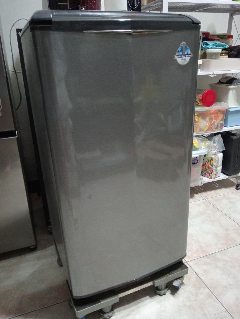 Haier Inverter Refrigerator (Category: Refrigerators and Freezers) located in Quezon City. Submitted by cinnamon_cookie (Listing ID 1458684290, Image 1). Description: Last price na po. Please no bargaining. Selling a Haier refrigerator, model HR-IV158SBP. It has a freezing compartment, chiller drawer, and vegetable drawer. Single door. •True inverter appliance •5 cu. ft •Used for almost 4 years. •Has some dents and chips but nothing too major. •F