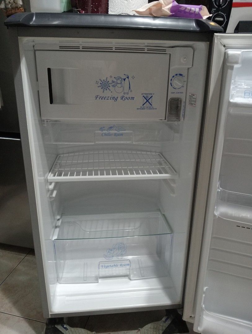 Haier Inverter Refrigerator (Category: Refrigerators and Freezers) located in Quezon City. Submitted by cinnamon_cookie (Listing ID 1458684290, Image 2). Description: Last price na po. Please no bargaining. Selling a Haier refrigerator, model HR-IV158SBP. It has a freezing compartment, chiller drawer, and vegetable drawer. Single door. •True inverter appliance •5 cu. ft •Used for almost 4 years. •Has some dents and chips but nothing too major. •F