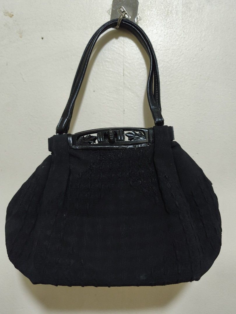 HandBag or Shoulder Bag for Kids (Category: Purses & Pouches) located in Quezon City. Submitted by uydaisy1979 (Listing ID 1458644055, Image 2). Description: .