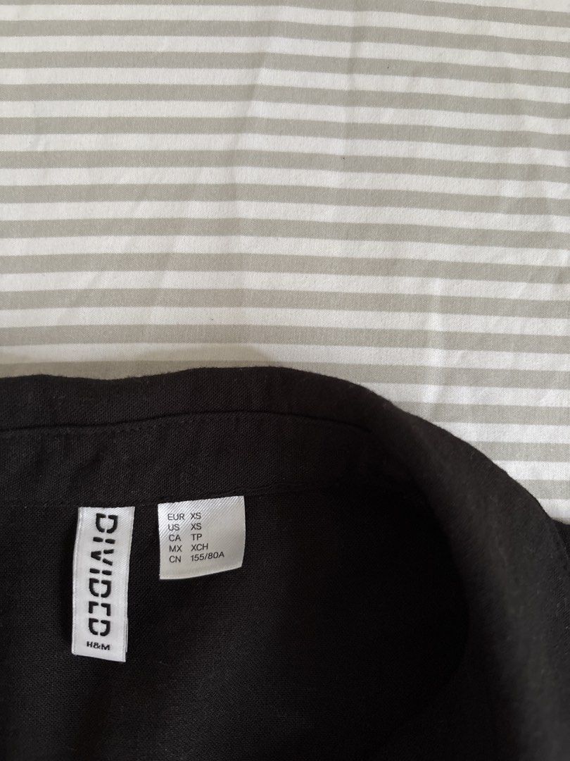 H&M Divided Black Short Sleeve Button Up Shirt (Category: Shirts) located in Taguig. Submitted by attorney (Listing ID 1458566567, Image 2). Description: - Brand: H&M Divided - Color: Black - Style: Short sleeve, button-up shirt - Features: Two chest pockets - Fit: Fitted - Versatile: Great for casual or work wear, easy to pair with anything.