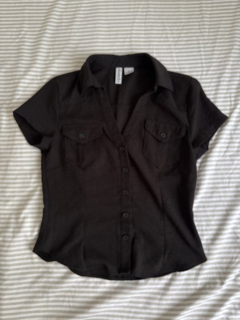 H&M Divided Black Short Sleeve Button Up Shirt (Category: Shirts) located in Taguig. Submitted by attorney (Listing ID 1458566567, Image 1). Description: - Brand: H&M Divided - Color: Black - Style: Short sleeve, button-up shirt - Features: Two chest pockets - Fit: Fitted - Versatile: Great for casual or work wear, easy to pair with anything.