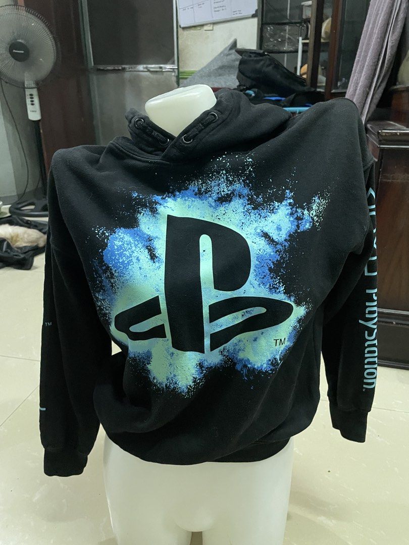 H&m hoodie pullover jacket (Category: Babies & Kids Fashion) located in Rizal. Submitted by allenrion (Listing ID 1458604836, Image 1). Description: Preloved h&m playstation hoodie pullover jacket Size: US 8/10 fits 18.5 x 21.5 inches Price: 250 pesos.