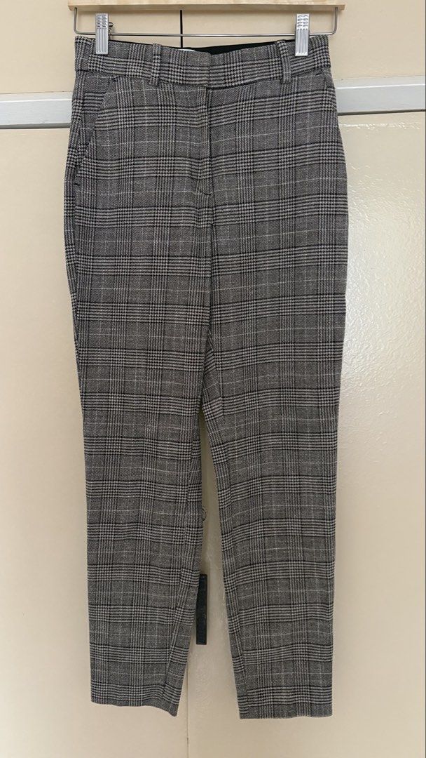 H&M pants (Category: Jeans) located in Cavite. Submitted by matchay_ph (Listing ID 1458578544, Image 1). Description: In very good condition.