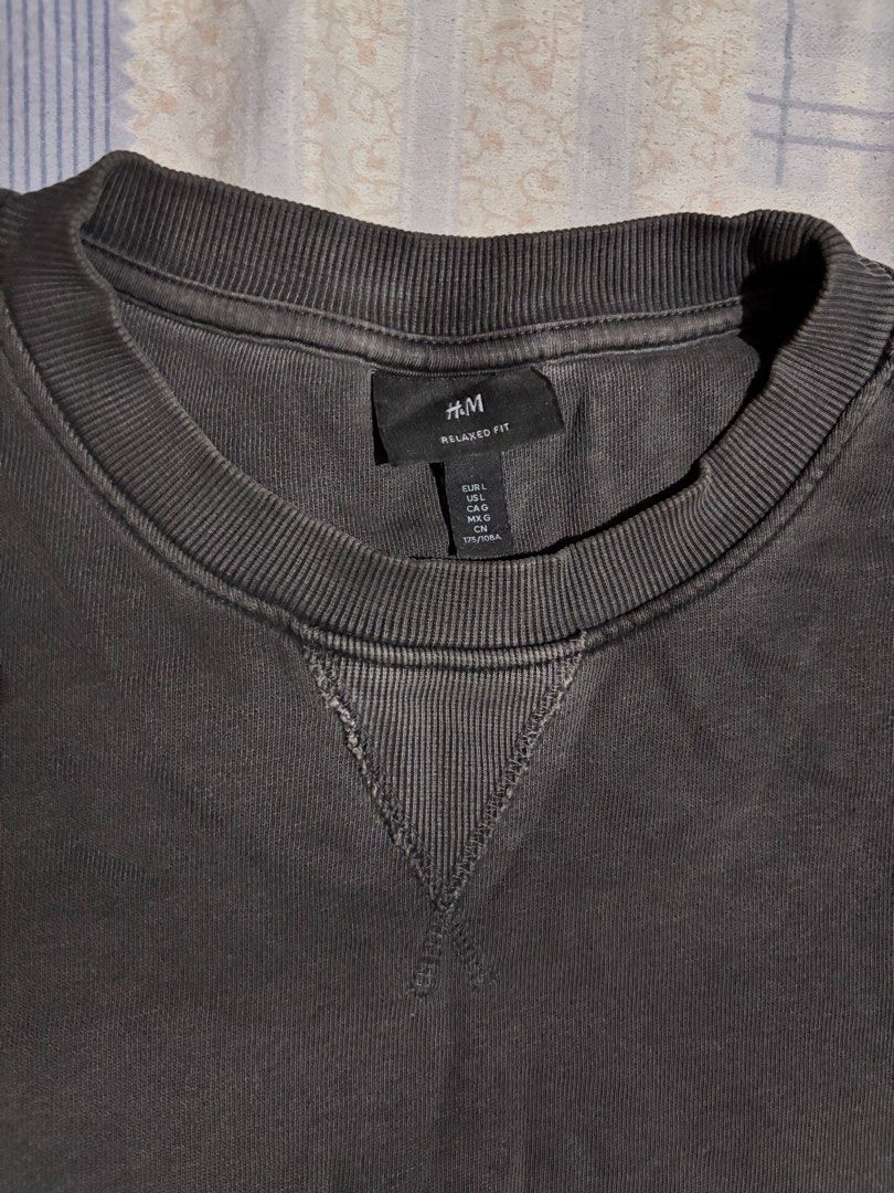 H&M Relaxed Fit Grey Washed Sweatshirt (Category: Coats, Jackets and Outerwear) located in Binan City. Submitted by mjobrador240056 (Listing ID 1458553825, Image 3). Description: H&M sweater relaxed fit Size Large Original color not faded Bought for 1500 Selling for ₱700 Biñan loc Can ship through lalamove or j&t.