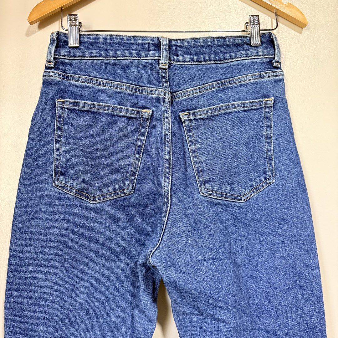 H&M Tappered Jeans (Category: Jeans) located in Surigao. Submitted by nenafuentes (Listing ID 1458518734, Image 3). Description: Fits 28-30” waistline Still very presentable.