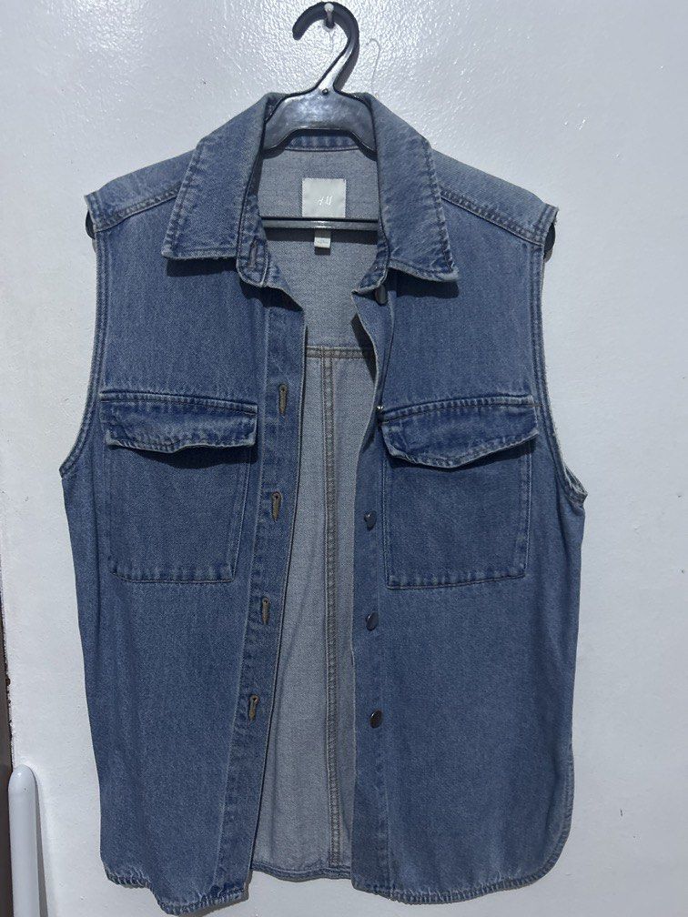 H&M vest (Category: Coats, Jackets and Outerwear) located in Quezon City. Submitted by twinklestyle (Listing ID 1458650558, Image 1). Description: Like new .