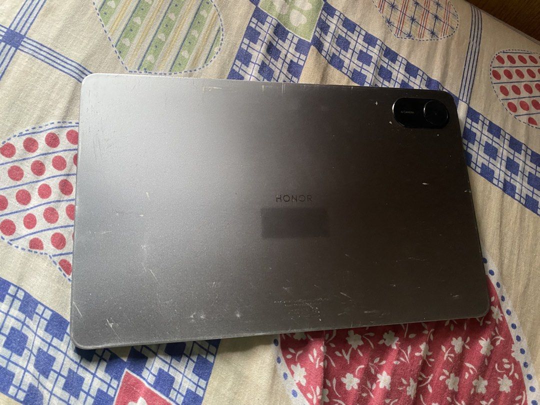 HONOR PAD X9 128b + Free Honor Magic Keyboard (Category: Android) located in Malolos. Submitted by maviel.moon (Listing ID 1458508332, Image 3). Description: -Good condition -128GB storage -With free Honor Magic Keyboard worth ₱2,000 Keyboard works properly -No holder na 'yung mismong taas nung keyboard -May dents and scratches from normal use (see pictures) -No major issues / working properly -Good for studying, watching, browsing, and gaming -W