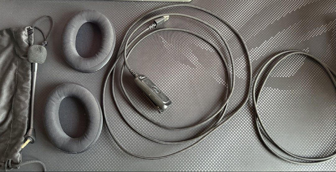 HyperX Cloud Alpha S Headset Blue (Category: Headphones & Headsets) located in Singapore. Submitted by jysee96 (Listing ID 1458604621, Image 2). Description: - Comes with detachable microphone, braided cables (with audio control mixer, 7.1 surround sound), extra ear pads, carry pouch, free headphone stand - top part of headphones and microphone is slightly worn out .