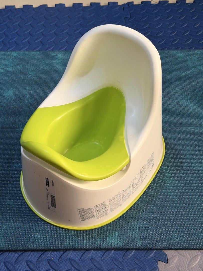 IKEA Lockig Potty Training Seat (Category: Toilet Training) located in Navotas City. Submitted by rahrahsevlau (Listing ID 1458504697, Image 1). Description: IKEA Lockig Potty Seat Made of durable plastic Removable insert, easy to clean 📍 Location: Navotas .