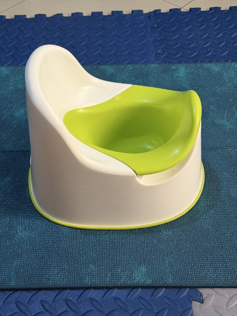 IKEA Lockig Potty Training Seat (Category: Toilet Training) located in Navotas City. Submitted by rahrahsevlau (Listing ID 1458504697, Image 2). Description: IKEA Lockig Potty Seat Made of durable plastic Removable insert, easy to clean 📍 Location: Navotas .