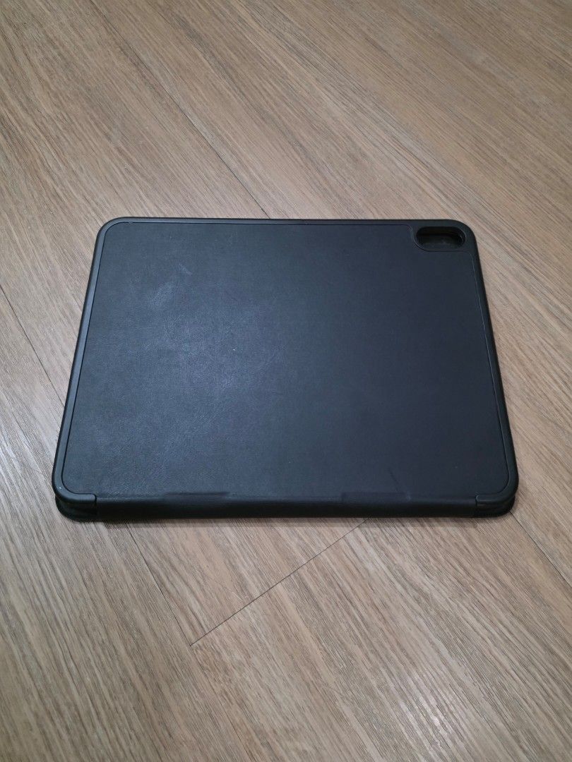 Ipad 10th gen folio case (Category: Cases & Sleeves) located in Manila. Submitted by vincoconut (Listing ID 1458657042, Image 3). Description: Used indoors only Still in great condition can be wiped and cleaned Item for pick up kapitolyo pasig.