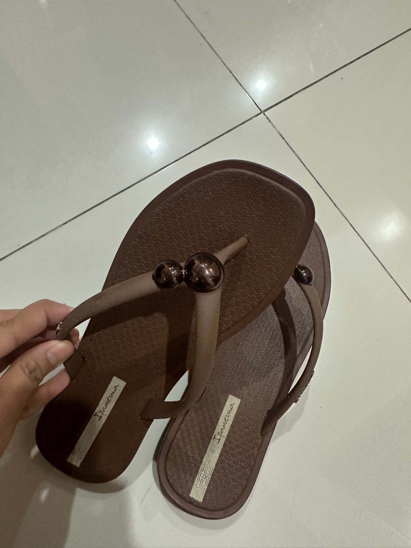 Ipanema Size 6 (Category: Slippers and slides) located in Caloocan City. Submitted by ai_declutter (Listing ID 1458583818, Image 2). Description: RFS: Decluttering Payment first Location: 9th ave caloocan.
