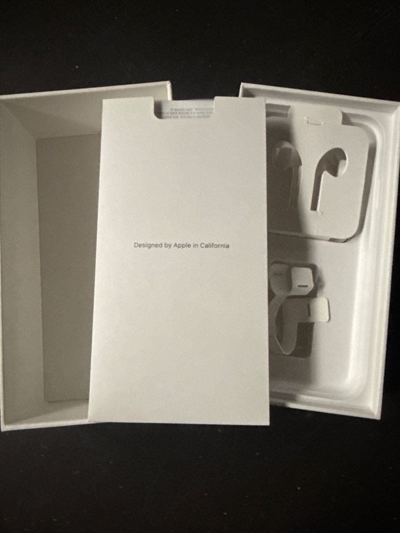 iPhone XR Empty Box Only (Category: iPhone X Series) located in Paranaque City. Submitted by goldboxph (Listing ID 1458586725, Image 3). Description: .