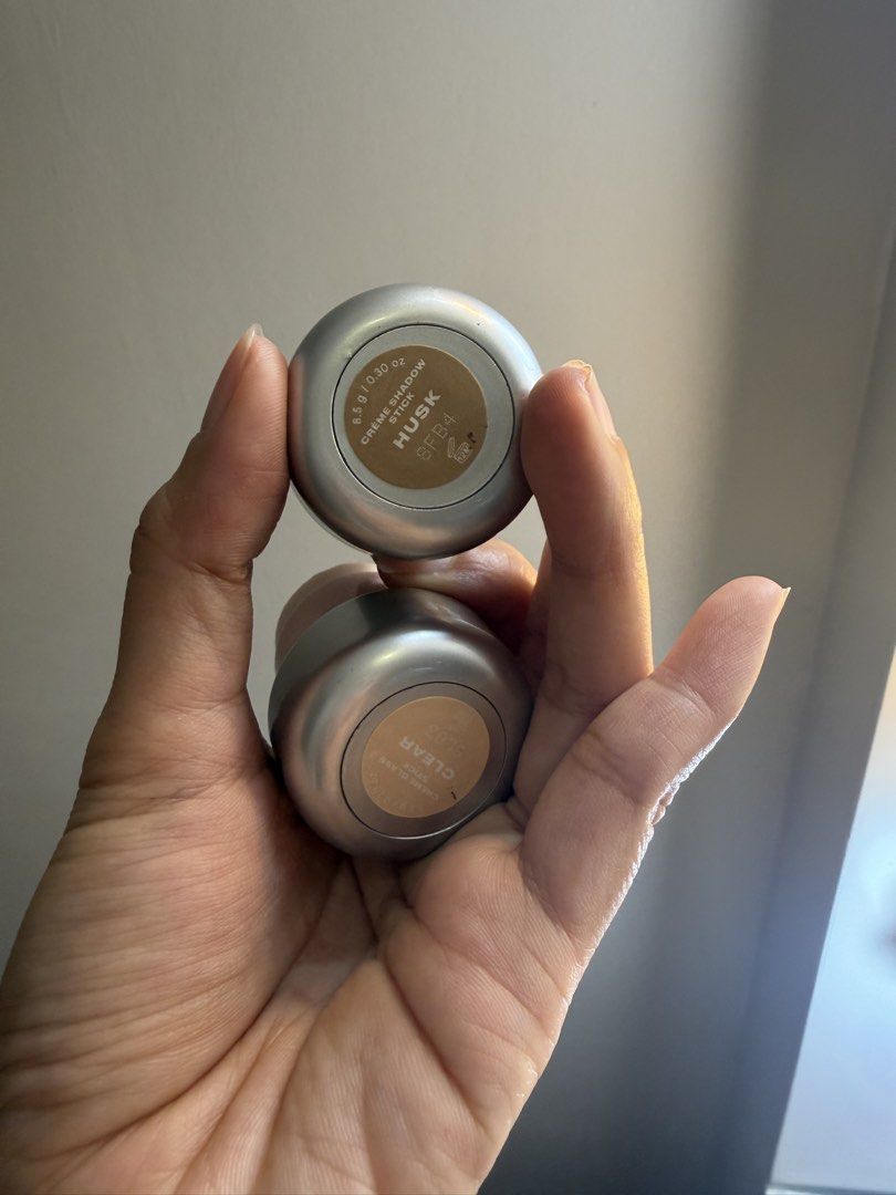 Issy bronzer and highlighter (Category: Makeup) located in Quezon City. Submitted by destashingmycloset (Listing ID 1458613285, Image 2). Description: .