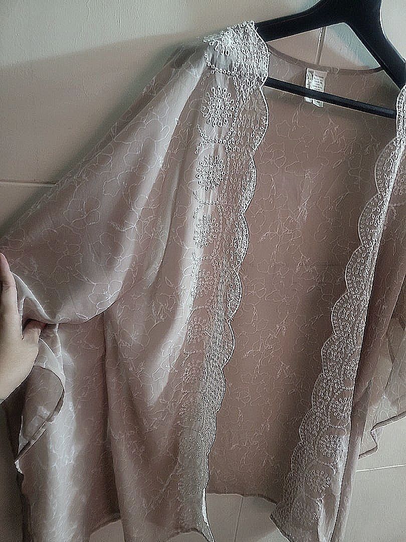 Japna Eyelet Kimono. NEW (Category: Others Tops) located in Los Banos. Submitted by lopecruz (Listing ID 1458571937, Image 3). Description: Aut like new one size(M to XL).