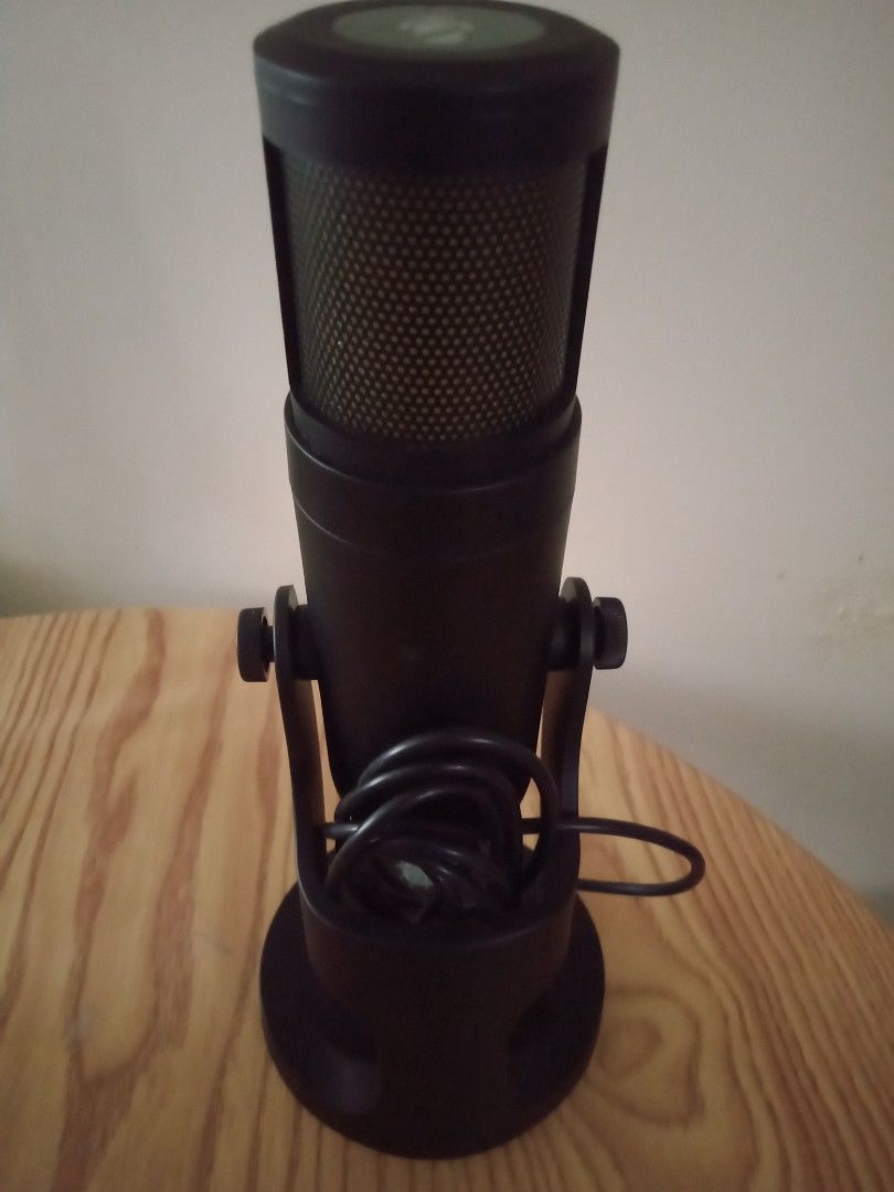 JD950 USB Microphone with Mute Echo Volume Headphone Output,Condenser Microphone (Category: Microphones) located in Dagupan City. Submitted by iam_clutterfree (Listing ID 1458554408, Image 2). Description: - Black condenser microphone - Includes desktop stand - Adjustable gain and volume knobs - Convenient mute button on top - Ideal for recording and streaming - In excellent working condition.