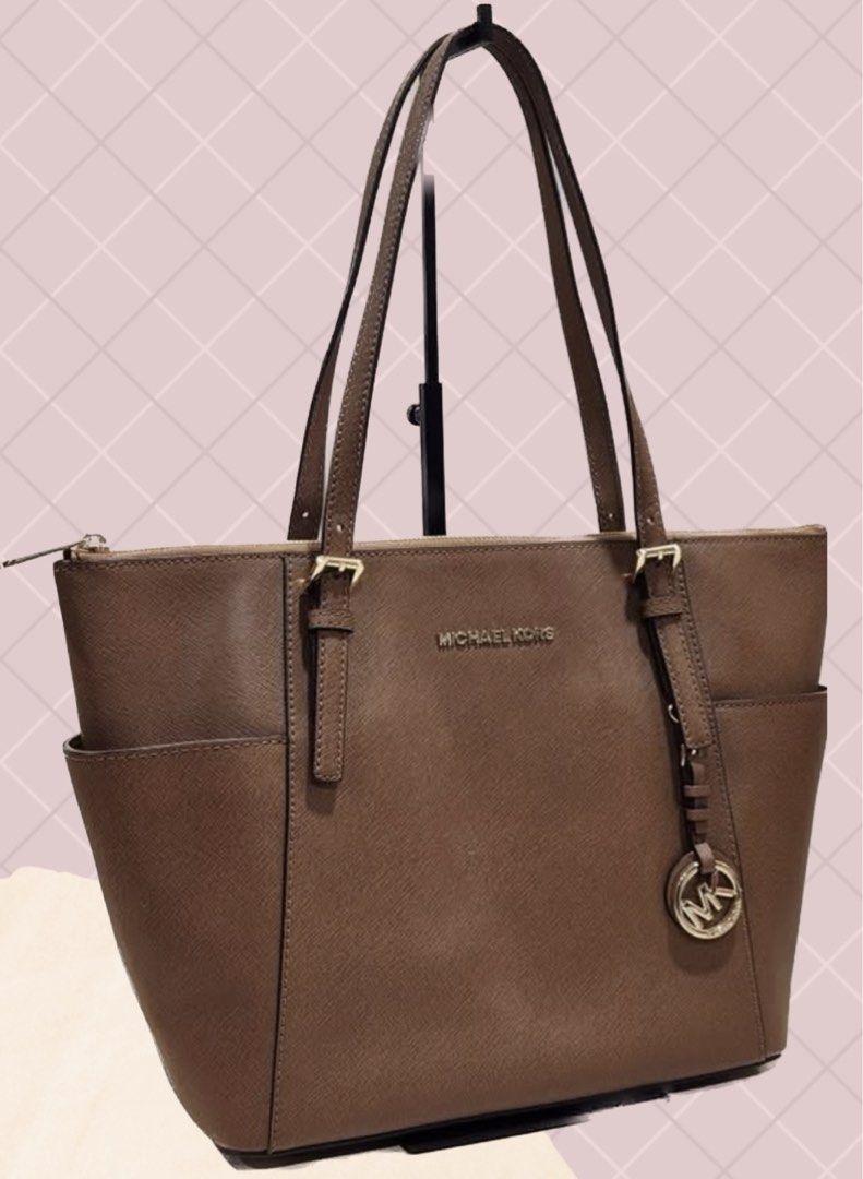 JET SET SHOULDER SAFFIANO (Category: Luxury Bags & Wallets) located in Quezon City. Submitted by dropshopselections (Listing ID 1458663981, Image 2). Description: original approx 27 x 26 x 11 cm.