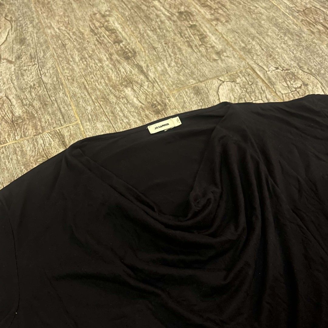 Jil Sander Neck Drape Blouse (Category: Blouses) located in Manila. Submitted by spo0ky.archives (Listing ID 1458604395, Image 2). Description: Width: 23 Length: 23.