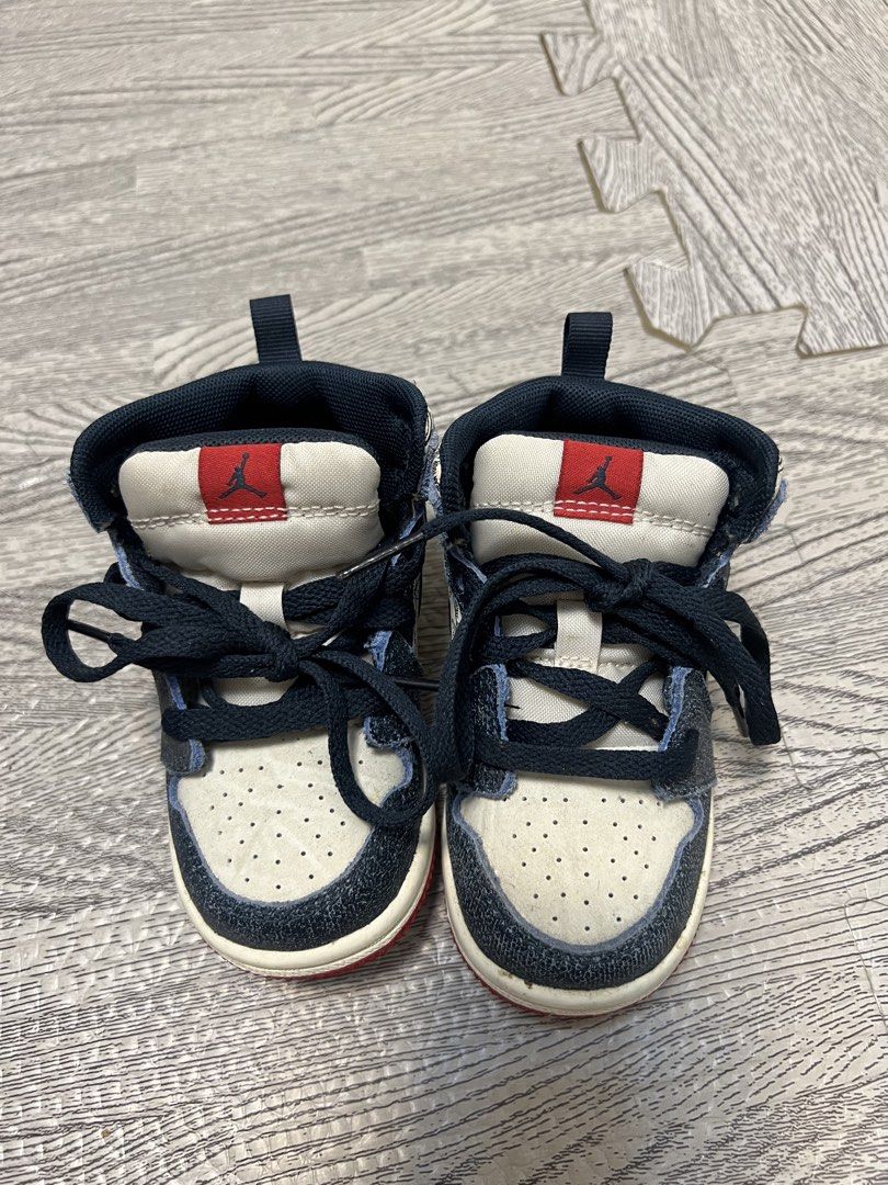 Jordan 1 High Toddler Shoes (Category: Babies & Kids Fashion) located in Caloocan City. Submitted by mahanne (Listing ID 1458548684, Image 1). Description: - Toddler Jordan 1 Highs - Size: 6C - Colorway: Navy, White, and Red - Unique map-like graphic on side panels - Navy laces - Red soles with Nike branding - Ideal for young sneaker enthusiasts.