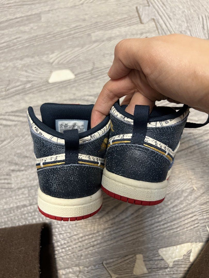 Jordan 1 High Toddler Shoes (Category: Babies & Kids Fashion) located in Caloocan City. Submitted by mahanne (Listing ID 1458548684, Image 3). Description: - Toddler Jordan 1 Highs - Size: 6C - Colorway: Navy, White, and Red - Unique map-like graphic on side panels - Navy laces - Red soles with Nike branding - Ideal for young sneaker enthusiasts.
