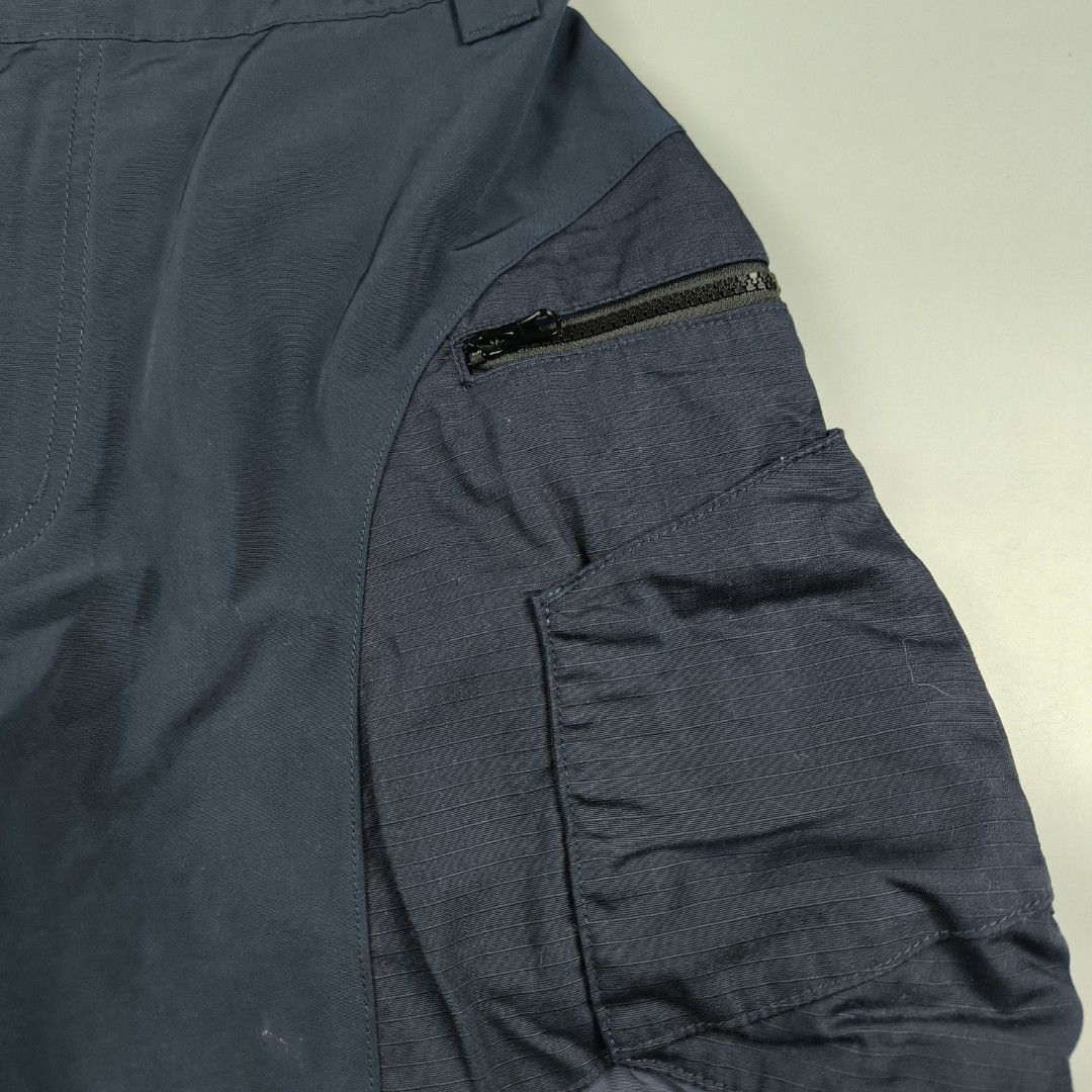 LAKH SUPPLY Hexagon Cargo Short (Men's) (Category: Shorts) located in General Mariano Alvarez. Submitted by rammrtnz (Listing ID 1458619361, Image 3). Description: LAKH SUPPLY Hexagon Cargo Short (Men's) Multiple pocket Magnetic closure side pocket Size XS on tag Actual measurement: Waist - 30inches laid flat stretch to 32inches Length - 18.5inches Note: Missing belt Overall excellent condition Php1280+shipping fee Mode of payment: Via Gcash/Maya