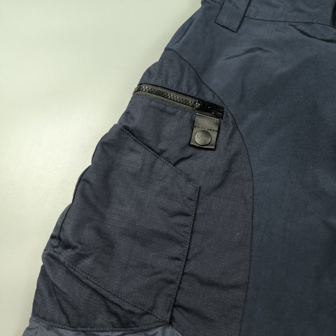 LAKH SUPPLY Hexagon Cargo Short (Men's) (Category: Shorts) located in General Mariano Alvarez. Submitted by rammrtnz (Listing ID 1458619361, Image 2). Description: LAKH SUPPLY Hexagon Cargo Short (Men's) Multiple pocket Magnetic closure side pocket Size XS on tag Actual measurement: Waist - 30inches laid flat stretch to 32inches Length - 18.5inches Note: Missing belt Overall excellent condition Php1280+shipping fee Mode of payment: Via Gcash/Maya