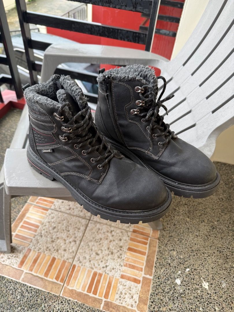 Landrover Black Winter Boots with Fur Lining (Category: Boots) located in Manila. Submitted by transbox (Listing ID 1458548444, Image 1). Description: - Brand: Landrover - Color: Black - Style: Winter Boots - Features: Warm fur lining, lace-up front, side zipper for easy wear, durable sole - Ideal for: Cold weather conditions - Not thrifted.