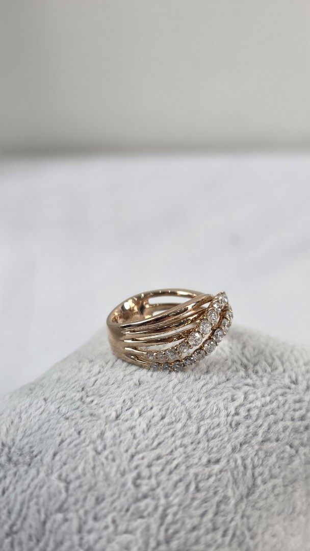 Layered Wave Ring K18 Pink Gold (Category: Rings) located in San Fernando. Submitted by bagproject (Listing ID 1458684225, Image 2). Description: Layered Wave Ring K18 PG, 8.1g D0.85 ct Size 6 Php106,000.