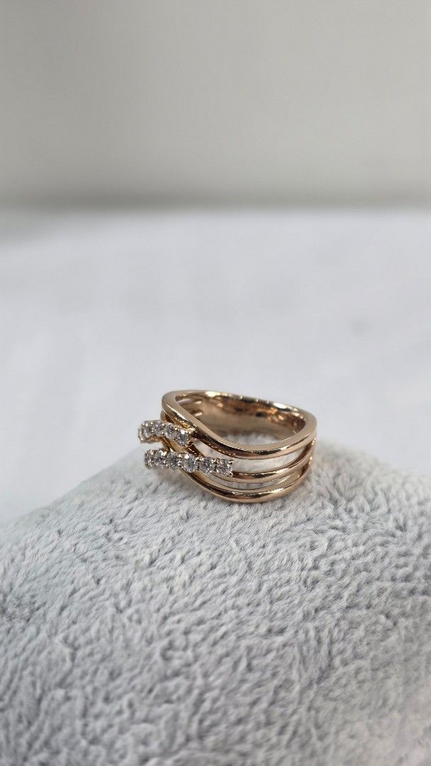 Layered Wave Ring K18 Pink Gold (Category: Rings) located in San Fernando. Submitted by bagproject (Listing ID 1458684225, Image 3). Description: Layered Wave Ring K18 PG, 8.1g D0.85 ct Size 6 Php106,000.