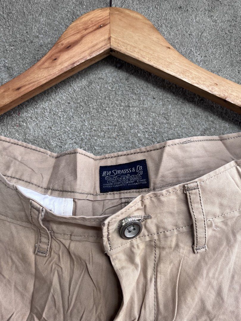 Levis Walking Shorts (Category: Shorts) located in Bacolod City. Submitted by eman_03 (Listing ID 1458503643, Image 3). Description: 📍Levi’s Walking Shorts Size 32-34 Waistline 19 in Length Excellent Condition No issue -Bacolod City, Negros Occidental 📥DM.
