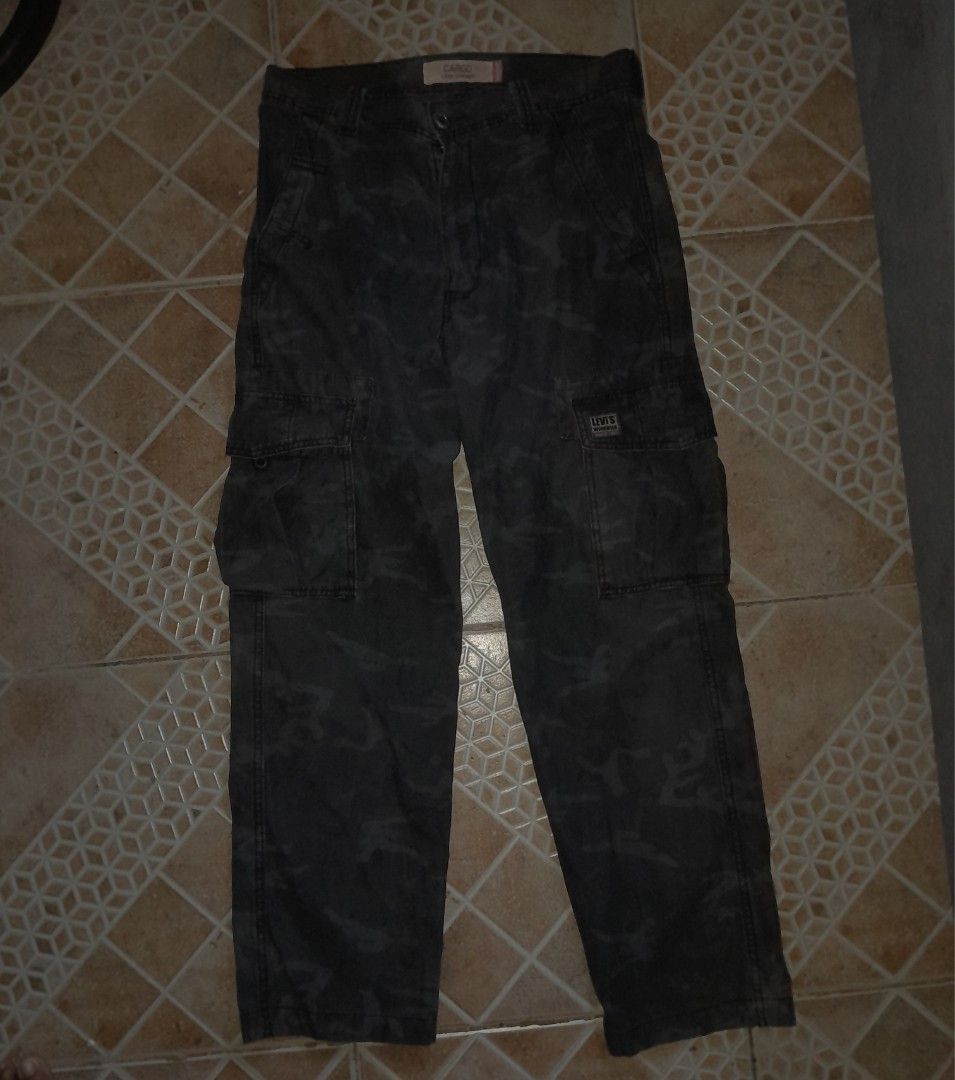 levis.cargo CAMOU JEANS 6 POCKET (Category: Jeans) located in Alburquerque. Submitted by zkethrifter (Listing ID 1458504609, Image 1). Description: VERYGOOD CONDITION NO ISSUE DM!.