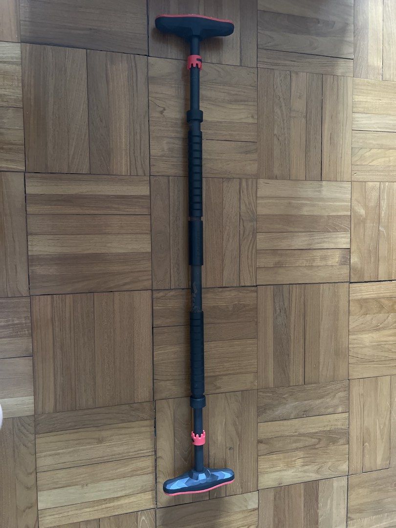 Li-ning pull up bar （分類：其他運動配件）位於 Hong Kong。 由 cgwxjn 提交（商品編號 1458514799，圖片 1）。簡介： Li-ning pull up bar. Adjustable length。