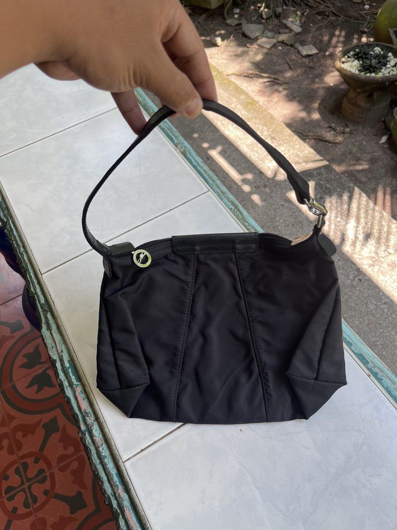 Long Champ Bag (Category: Luxury Bags & Wallets) located in Matanao. Submitted by eyyymar (Listing ID 1458522814, Image 2). Description: -Excellent Condition -Great match for the ootd of girlies -Issue: It’s in the leather part. See Last picture for reference ..
